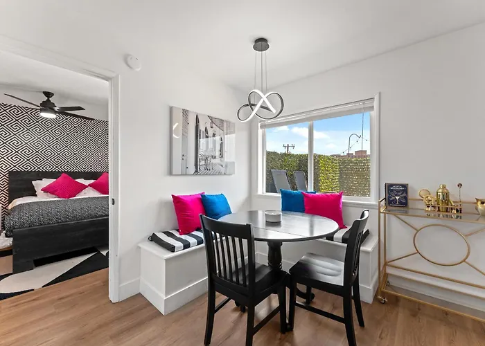 Windfield In The Entertainment District Holiday home *